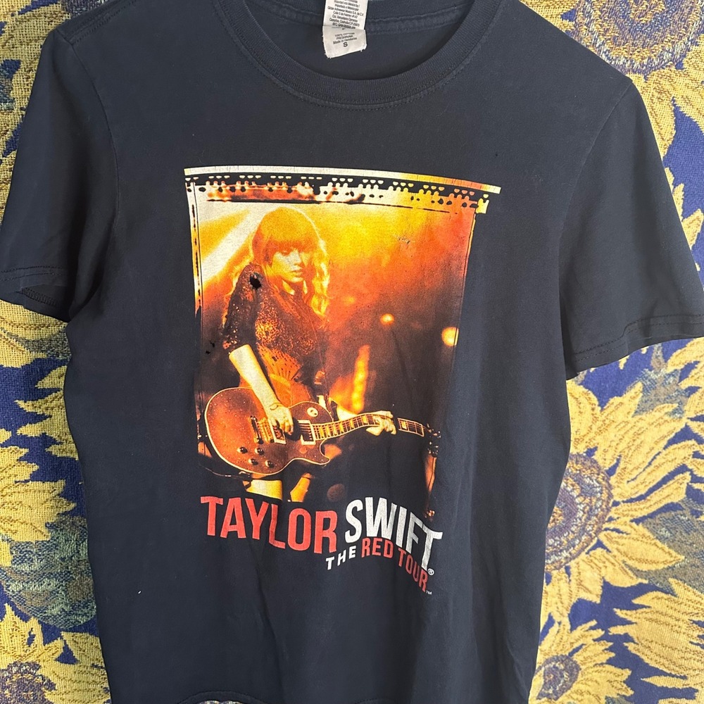 Taylor Swift Red Tour 2013 Concert T-Shirt Adult Small Black Gildan Softstyle